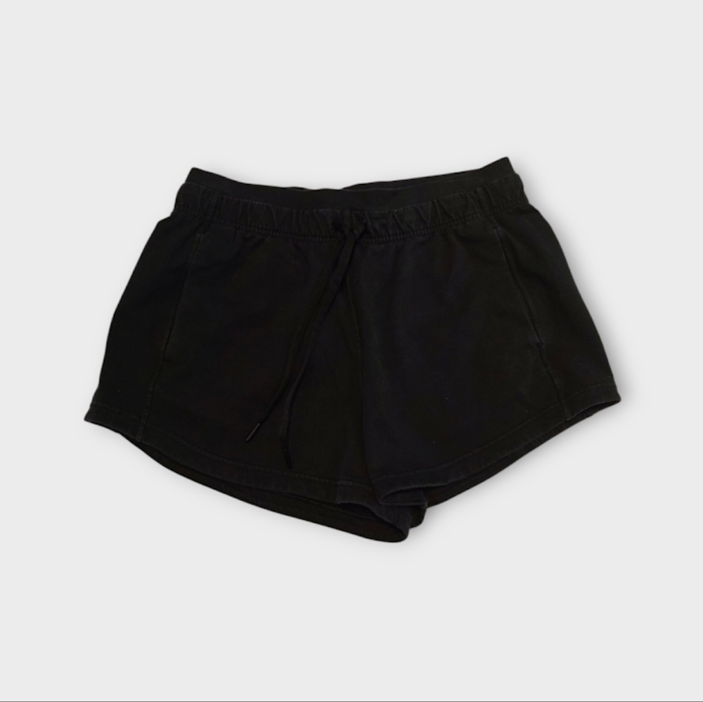 Size 10 - Lululemon Inner Glow Short 3"